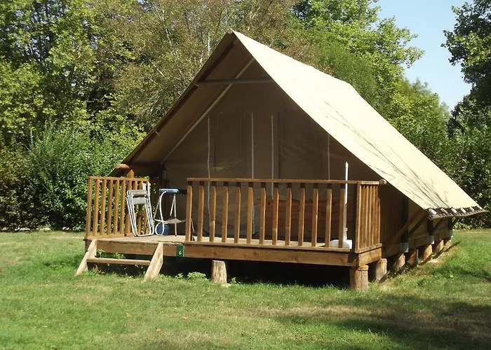 مكان تخييم Le Nid Du Parc 4*